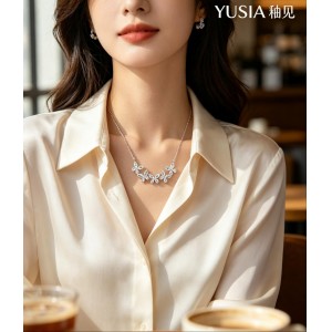 YUSIA 釉见 五蝶排微笑锆石轻奢项链