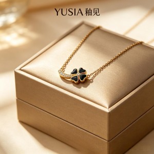 YUSIA 釉见 心瓣四叶草弧形轻奢项链