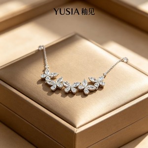 YUSIA 釉见 五蝶排微笑锆石轻奢项链
