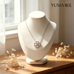 YUSIA 釉见 粉心轻语镂空锆石吊坠项链