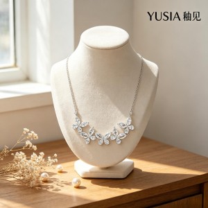 YUSIA 釉见 五蝶排微笑锆石轻奢项链
