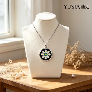 YUSIA 釉见 波普撞色雏菊圆牌吊坠项链