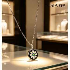YUSIA 釉见 波普撞色雏菊圆牌吊坠项链