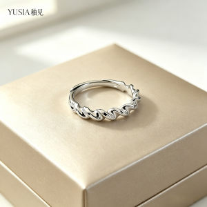 YUSIA 釉见 立体绞丝扭纹波光细款素圈银戒指