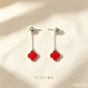 YUSIA 釉见 灵动细链红釉四叶草轻奢耳饰