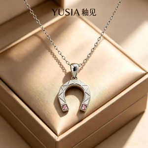 YUSIA 釉见 顺遂好运棱角马蹄吊坠项链