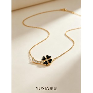 YUSIA 釉见 心瓣四叶草弧形轻奢项链