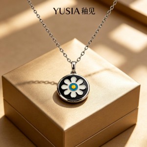 YUSIA 釉见 波普撞色雏菊圆牌吊坠项链