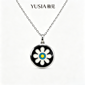 YUSIA 釉见 波普撞色雏菊圆牌吊坠项链