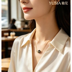 YUSIA 釉见 心瓣四叶草弧形轻奢项链