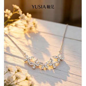 YUSIA 釉见 五蝶排微笑锆石轻奢项链