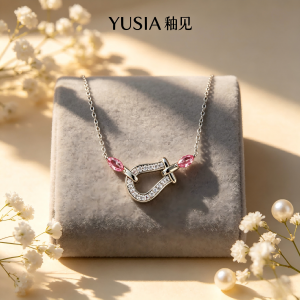 YUSIA 釉见 马蹄映辉轻奢吊坠项链