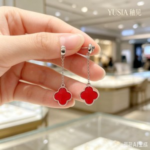 YUSIA 釉见 灵动细链红釉四叶草轻奢耳饰