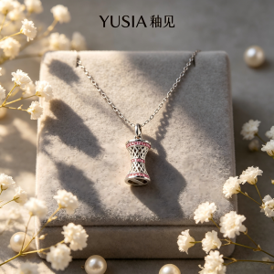 YUSIA 釉见 菱纹镂空小蛮腰轻奢吊坠项链