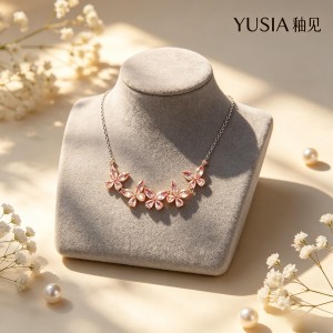YUSIA 釉见 五蝶排微笑锆石轻奢项链