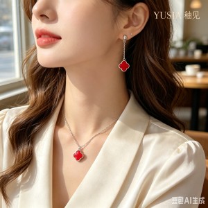 YUSIA 釉见 灵动细链红釉四叶草轻奢耳饰