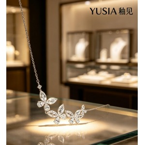 YUSIA 釉见 五蝶排微笑锆石轻奢项链