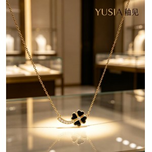 YUSIA 釉见 心瓣四叶草弧形轻奢项链