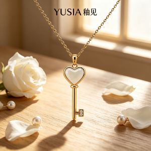 YUSIA 釉见 情锁心匙珐琅轻奢吊坠链