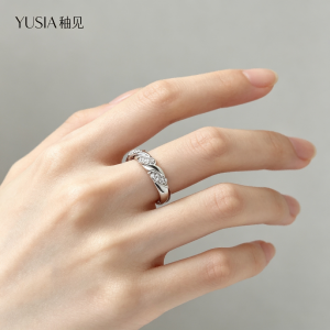 YUSIA 釉见 双带交织扭绳簇镶碎钻细银戒指