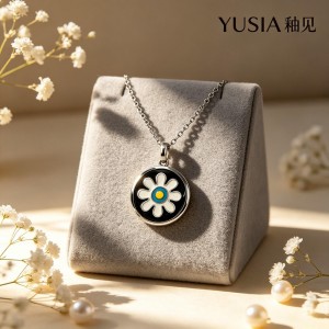 YUSIA 釉见 波普撞色雏菊圆牌吊坠项链